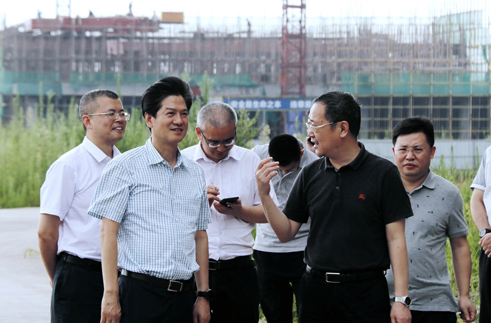 中國農(nóng)業(yè)發(fā)展銀行四川省分行向中勝副行長一行調(diào)研公司在建項(xiàng)目