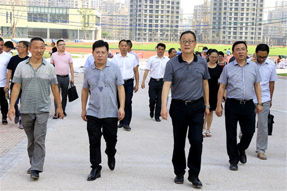 市委常委、高新區(qū)黨工委書記張邦舉率隊(duì)到公司匯南試驗(yàn)學(xué)校、臥龍大道三期等項(xiàng)目調(diào)研督導(dǎo)