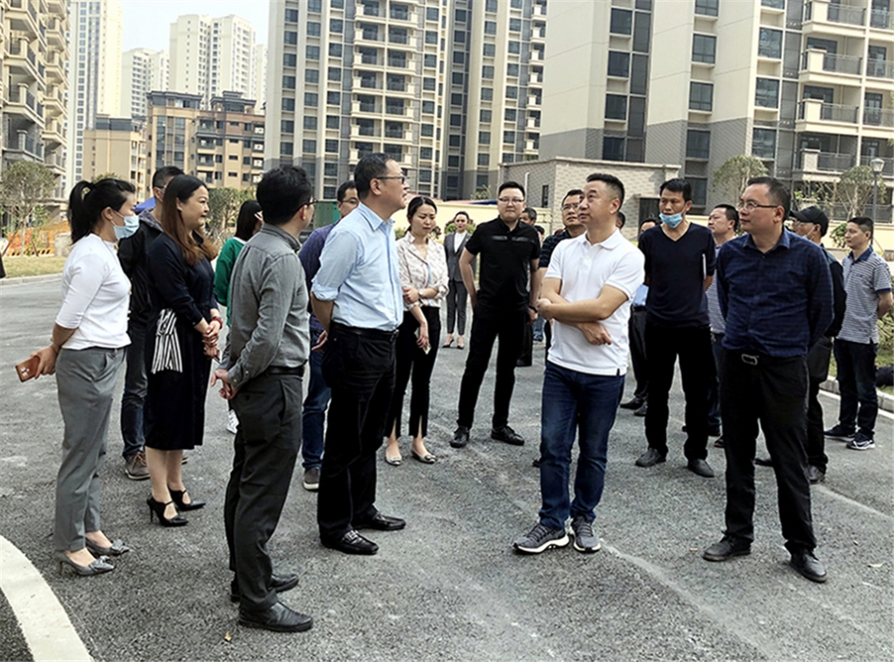 市委常委、高新區(qū)黨工委書記張邦舉蒞臨匯福苑小區(qū)視察指導(dǎo)工作